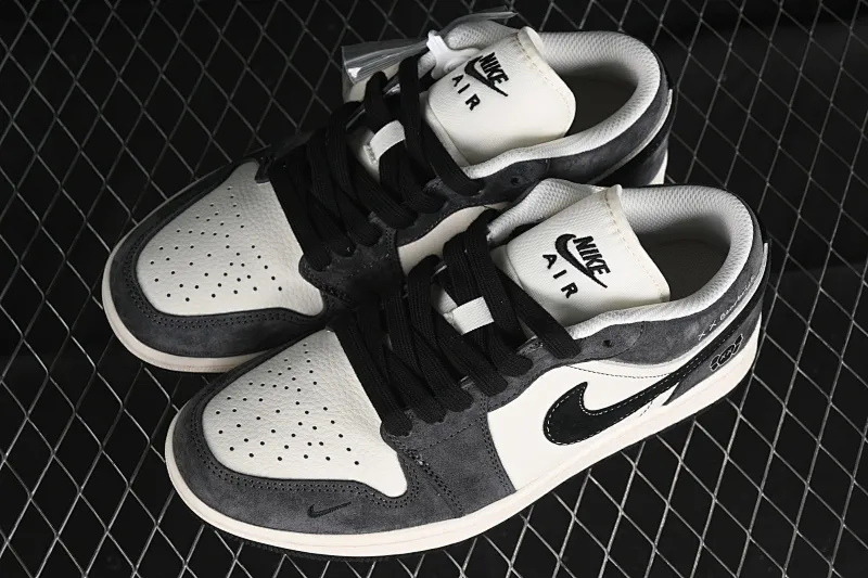 All categories Air Jordan Jordan series basketball shoes Air Jordan 1 Low High-end customized low-top sneakers Air Jordan 1 Low AJ1 Joe 1 Violent Bear joint-Black Velvet Pig Eight High-end customized low-top retro basketball shoes SJ9950-016